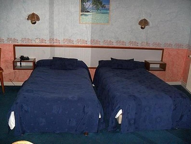 Hotel De L'Agriculture Decize Room photo